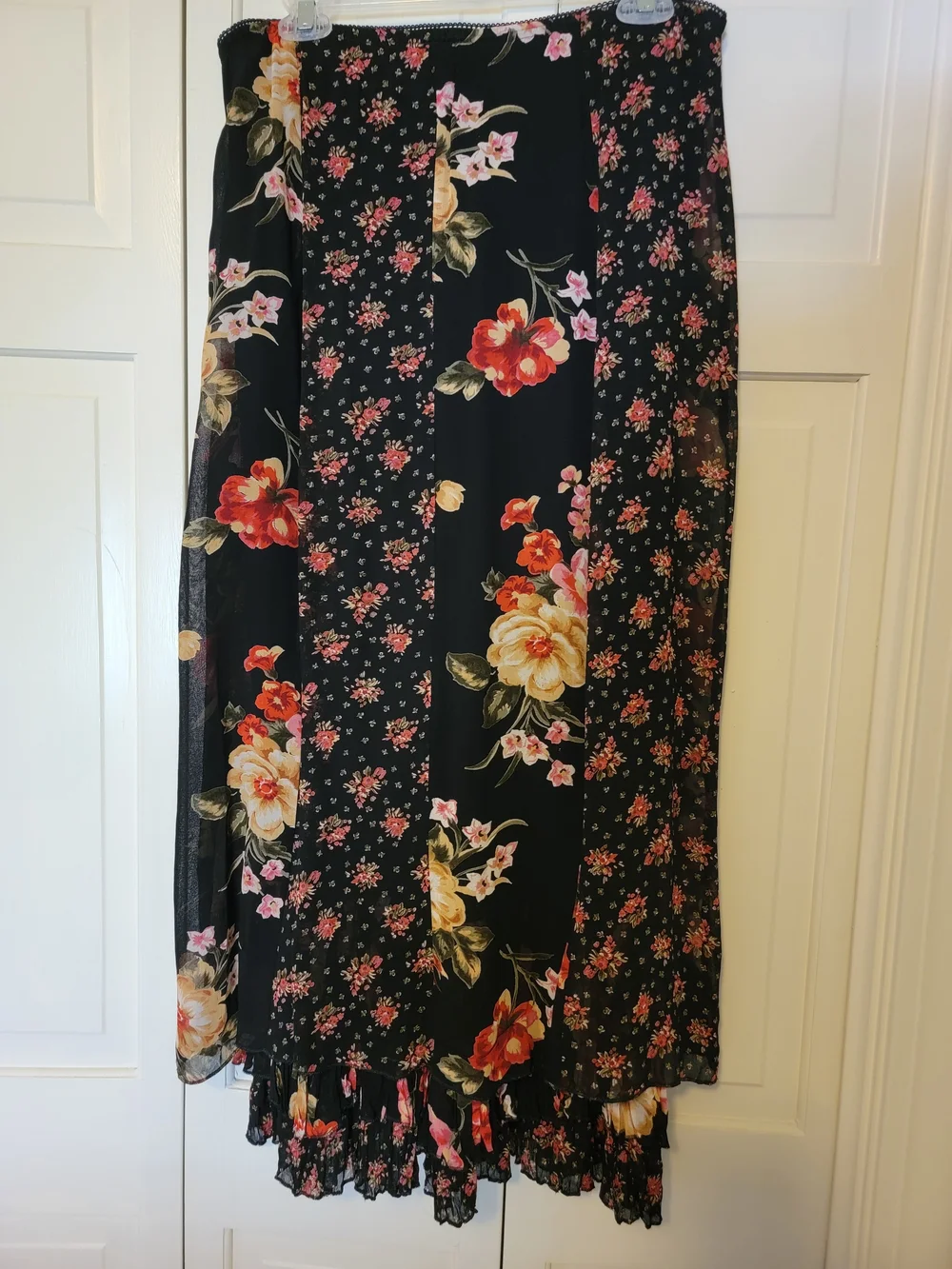 Boston Proper Black Skirt with Pink Rose Floral Print Size 8 EUC